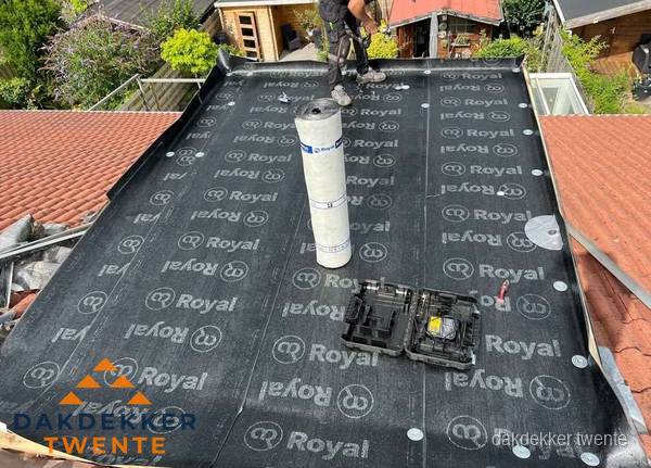 Dakrenovatie met Royal onderdak op plat dak in Twente