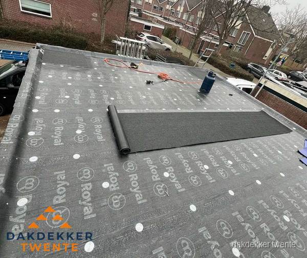 Dakrenovatie plat dak met bitumen dakbedekking in Twente