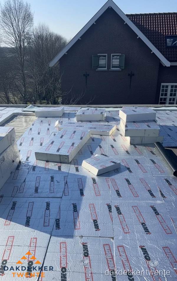 IKO PIR isolatieplaten op plat dak in Twente IKO PIR isolatieplaten op plat dak in Twente