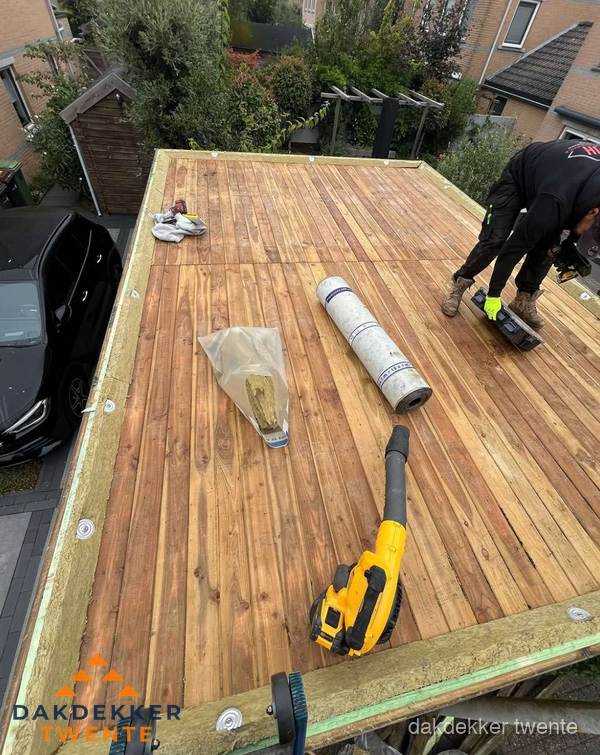Dakbedekking schuur met bitumen in Twente