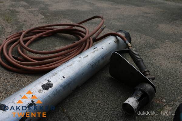 Dakdekker gasbrander en gereedschap voor spoedklus in Twente Dakdekker gasbrander en gereedschap voor spoedklus in Twente